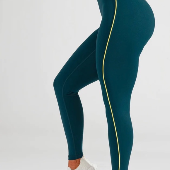 Buff bunny Expedition Legging - Picture 2 of 3